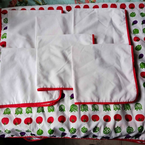 Neiman Marcus 1970s vintage vegetable print table cloth - Picture 4 of 9